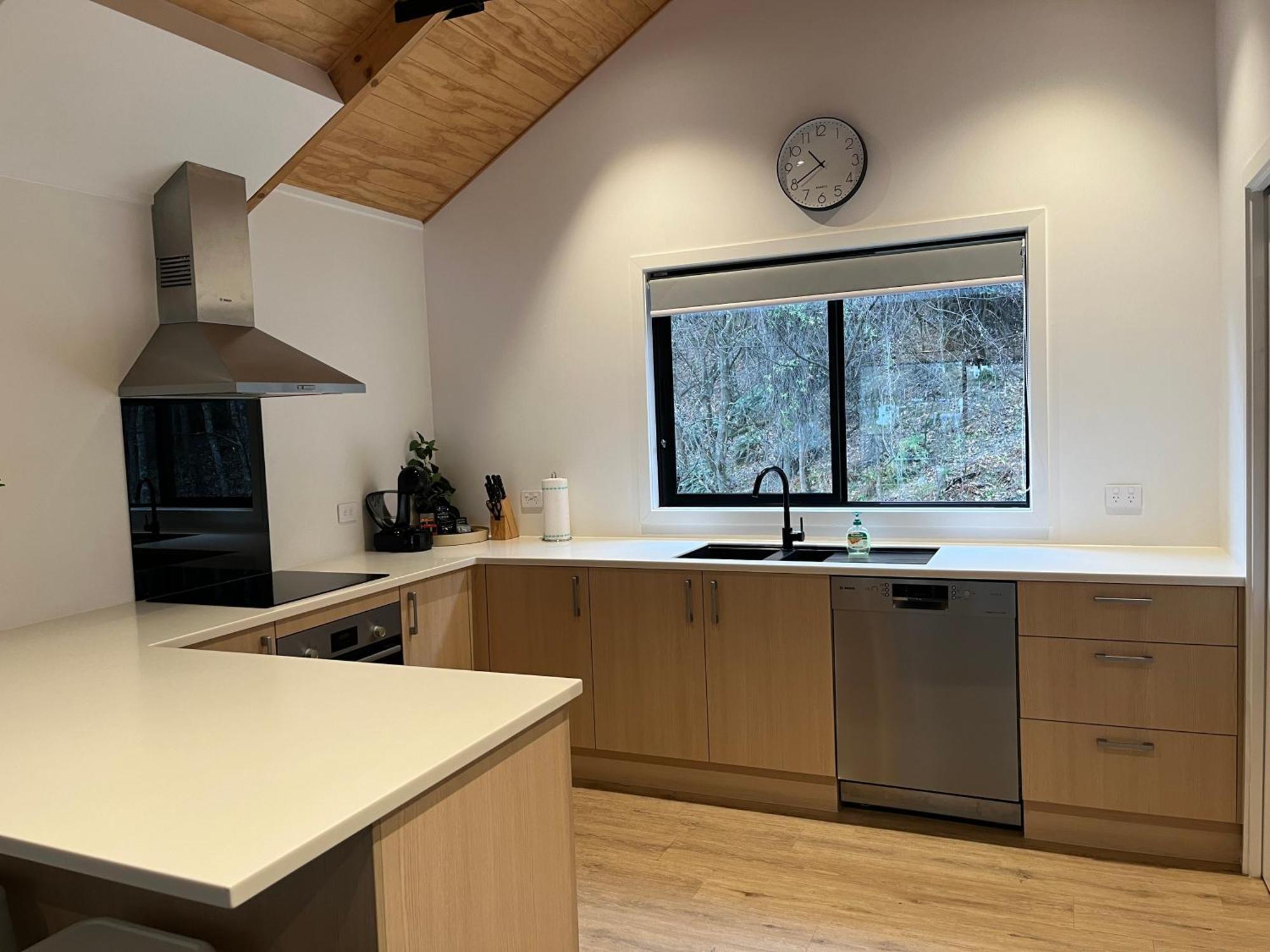 Queenstown Central - Walk To Town - Free Parking - Wifi And Smart Tv - Gym المظهر الخارجي الصورة