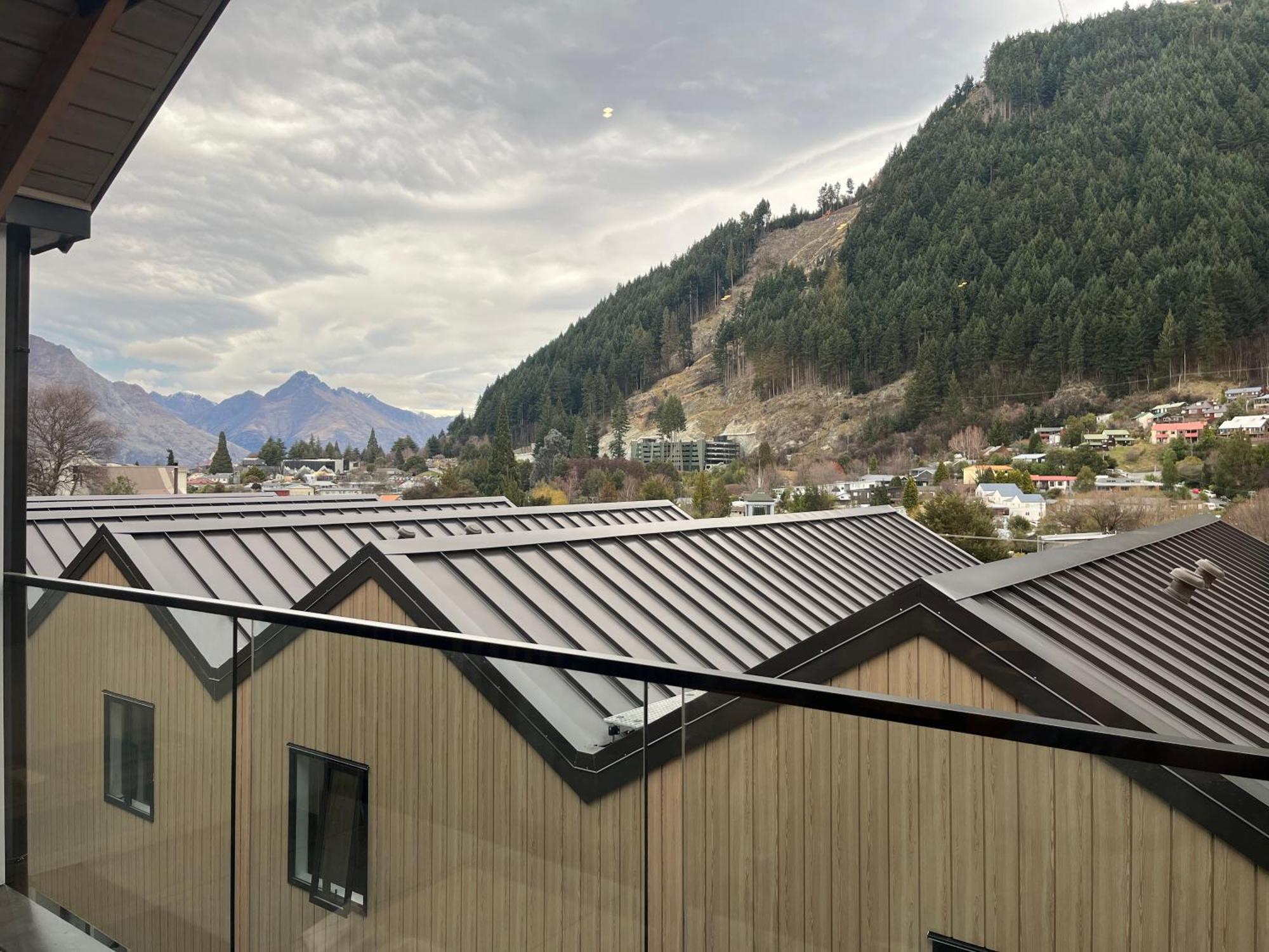 Queenstown Central - Walk To Town - Free Parking - Wifi And Smart Tv - Gym المظهر الخارجي الصورة